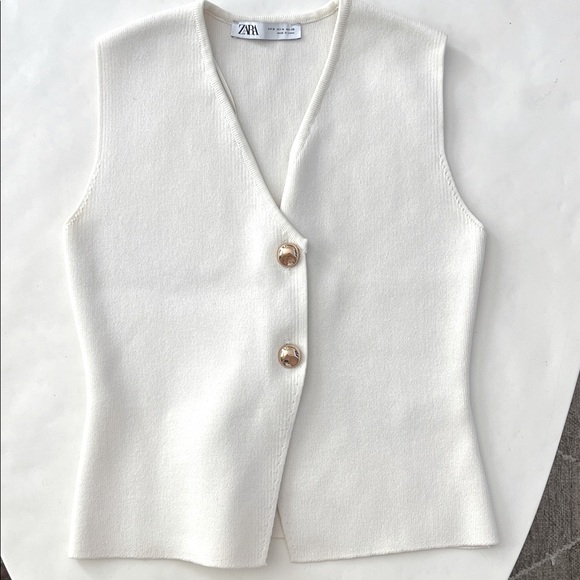 Zara White Sleeveless Top with Gold Buttons - Picture 2 of 7